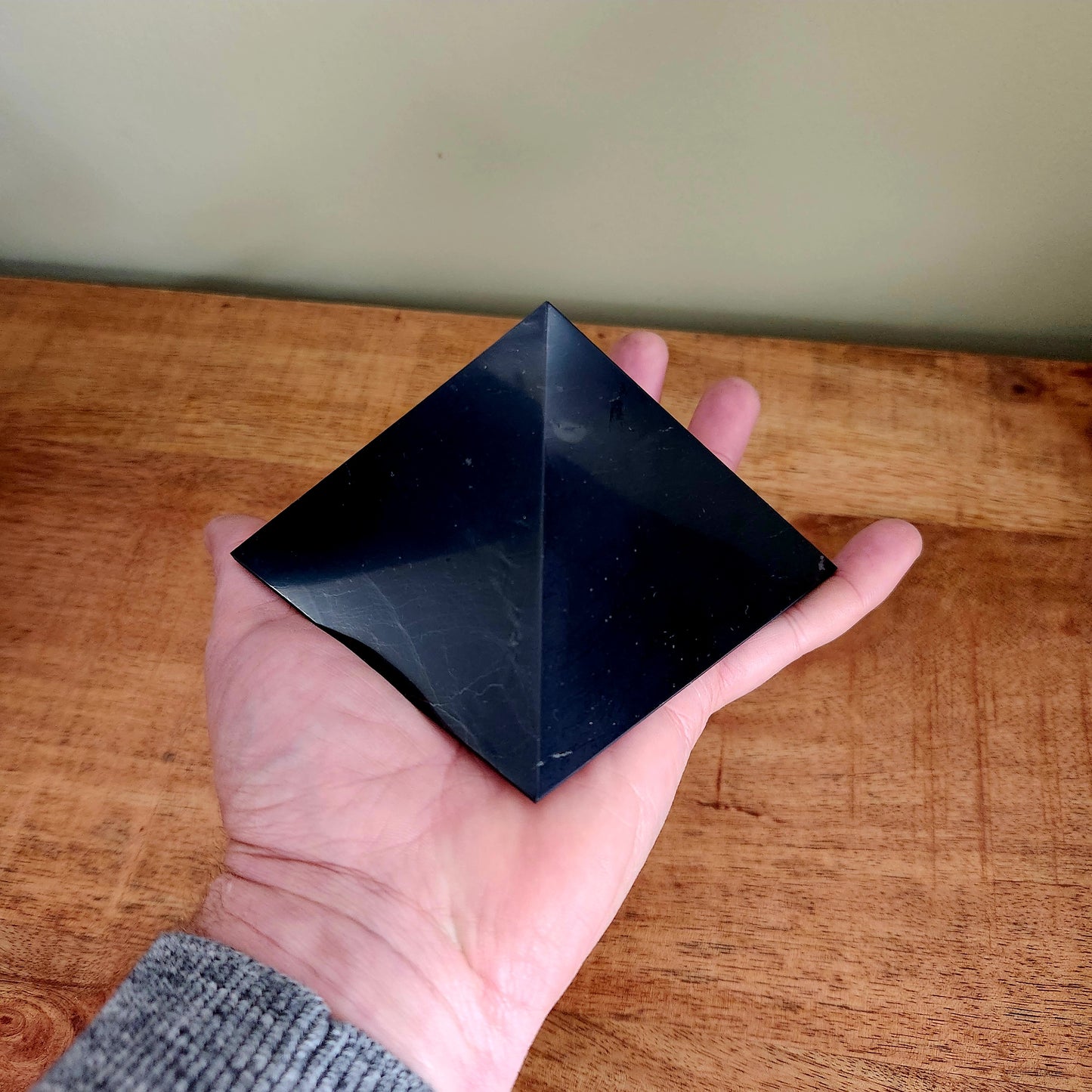 Pyramide en Shungite - 10 cm