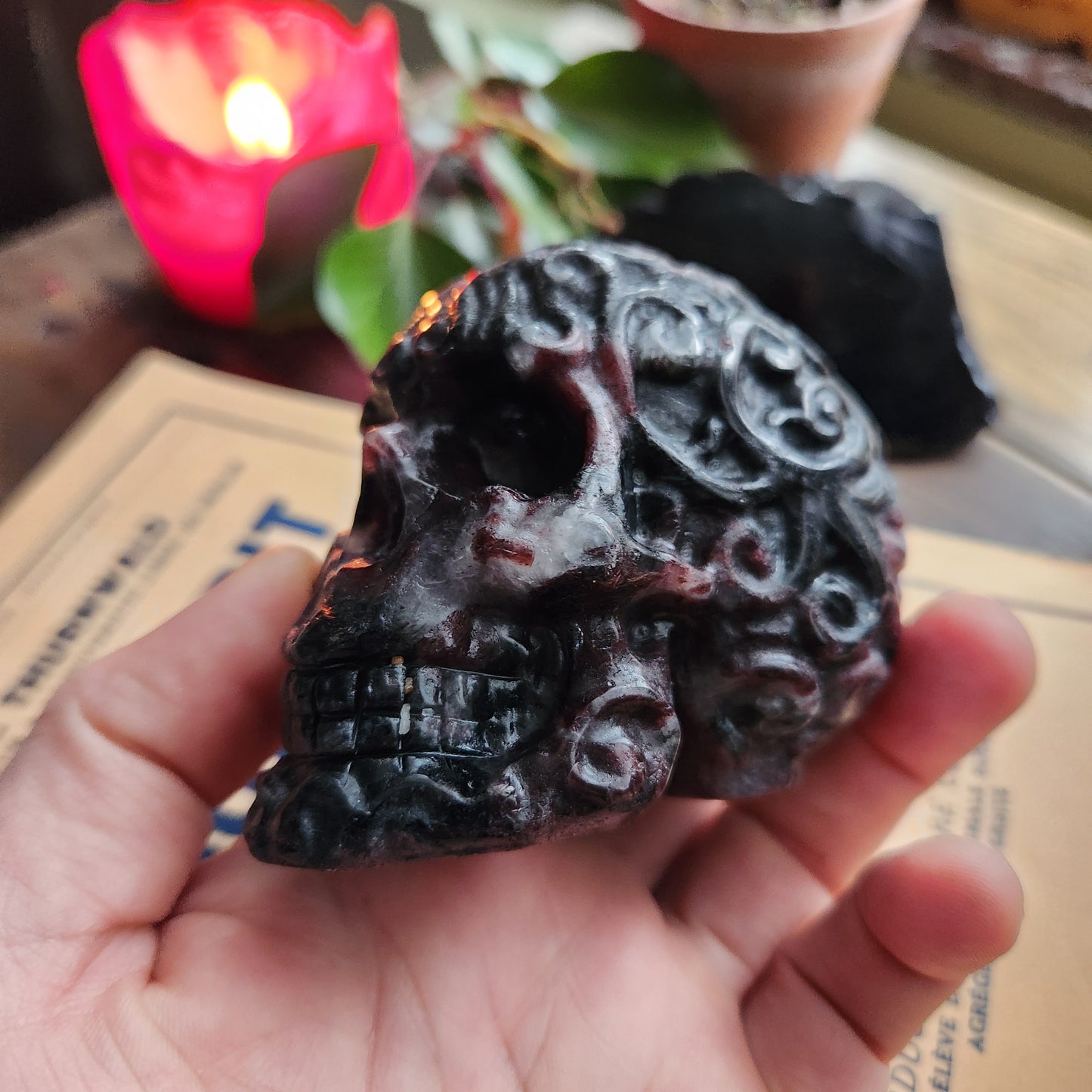 Crâne gravé en Grenat