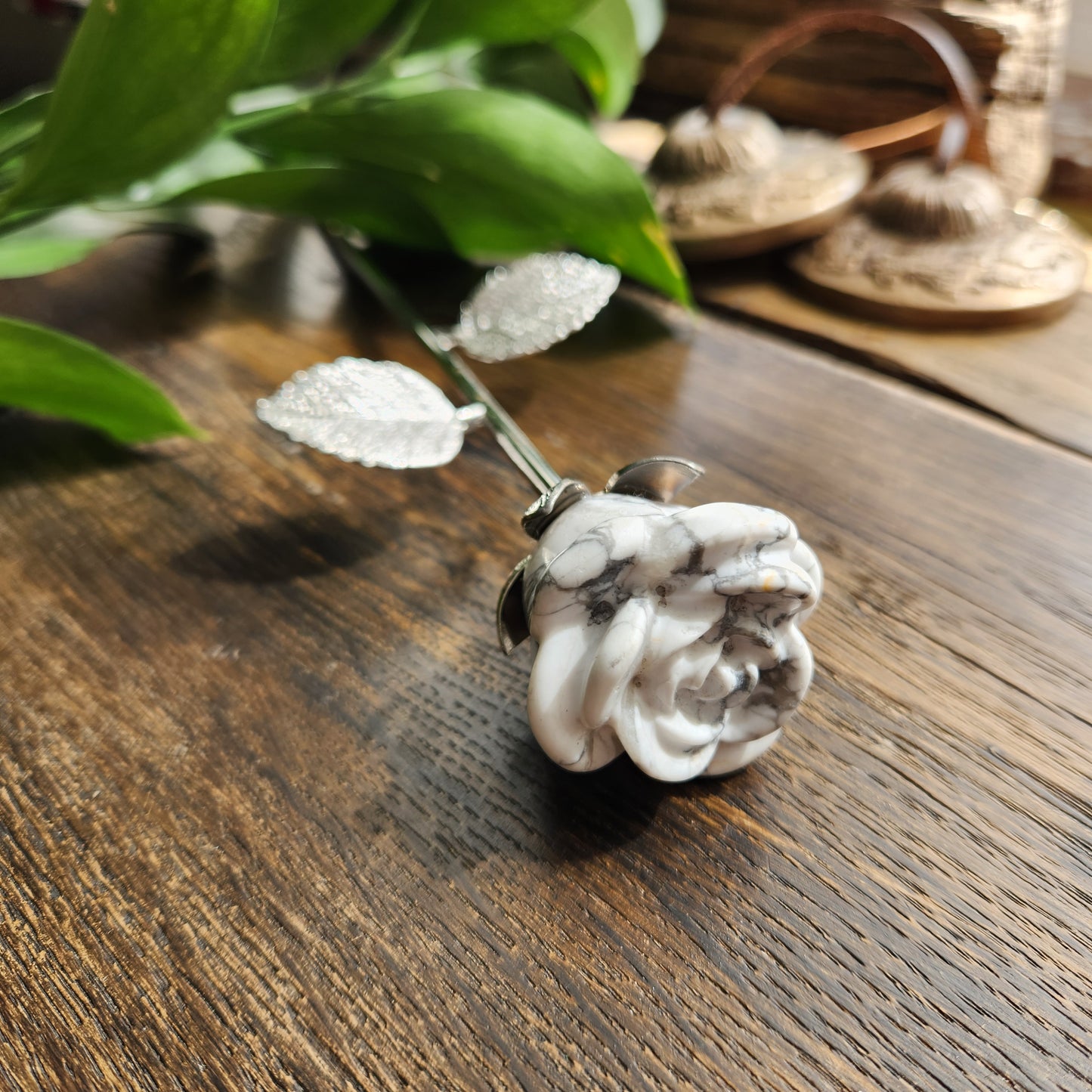 Rose en Howlite