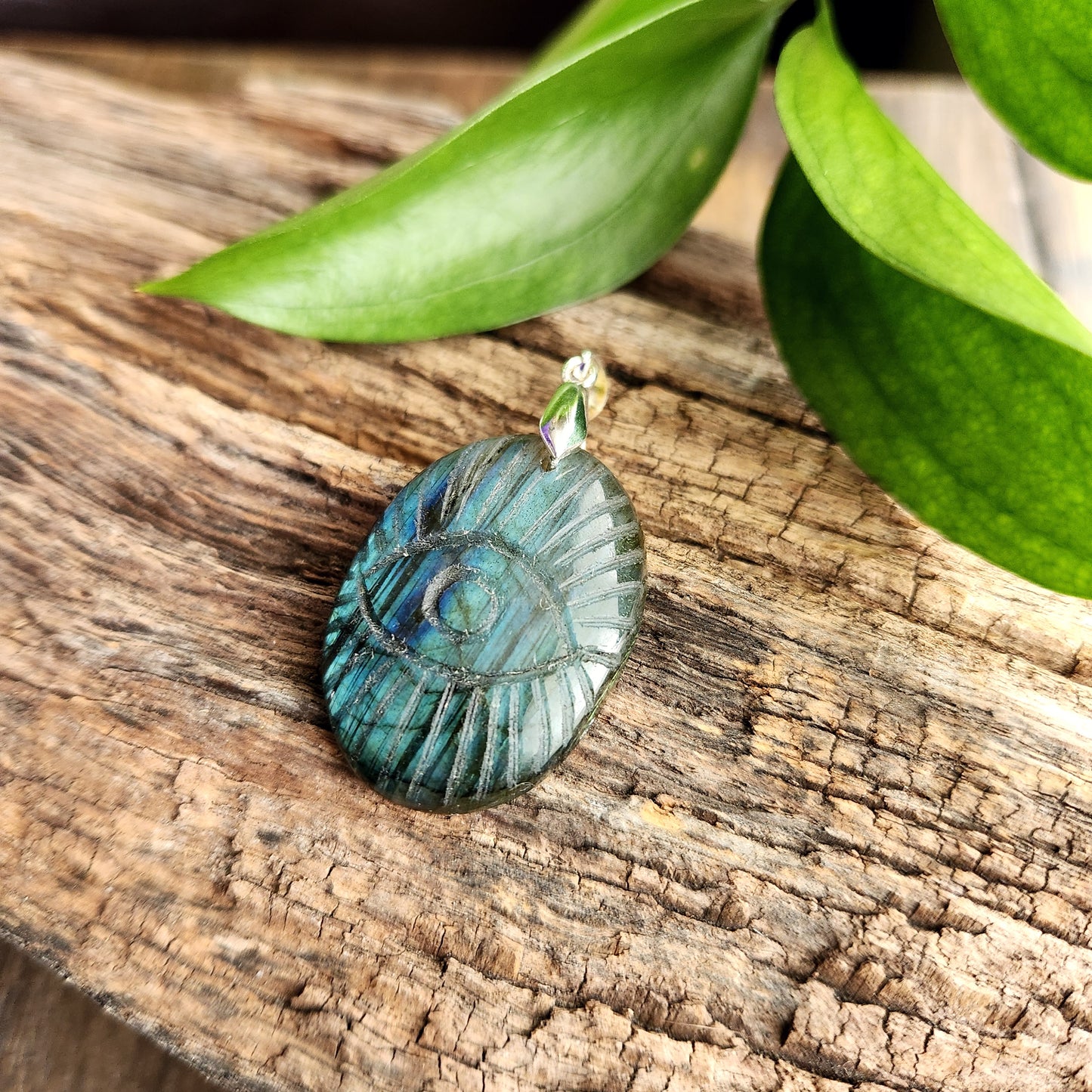 Pendentif en Labradorite sculptée - n°2