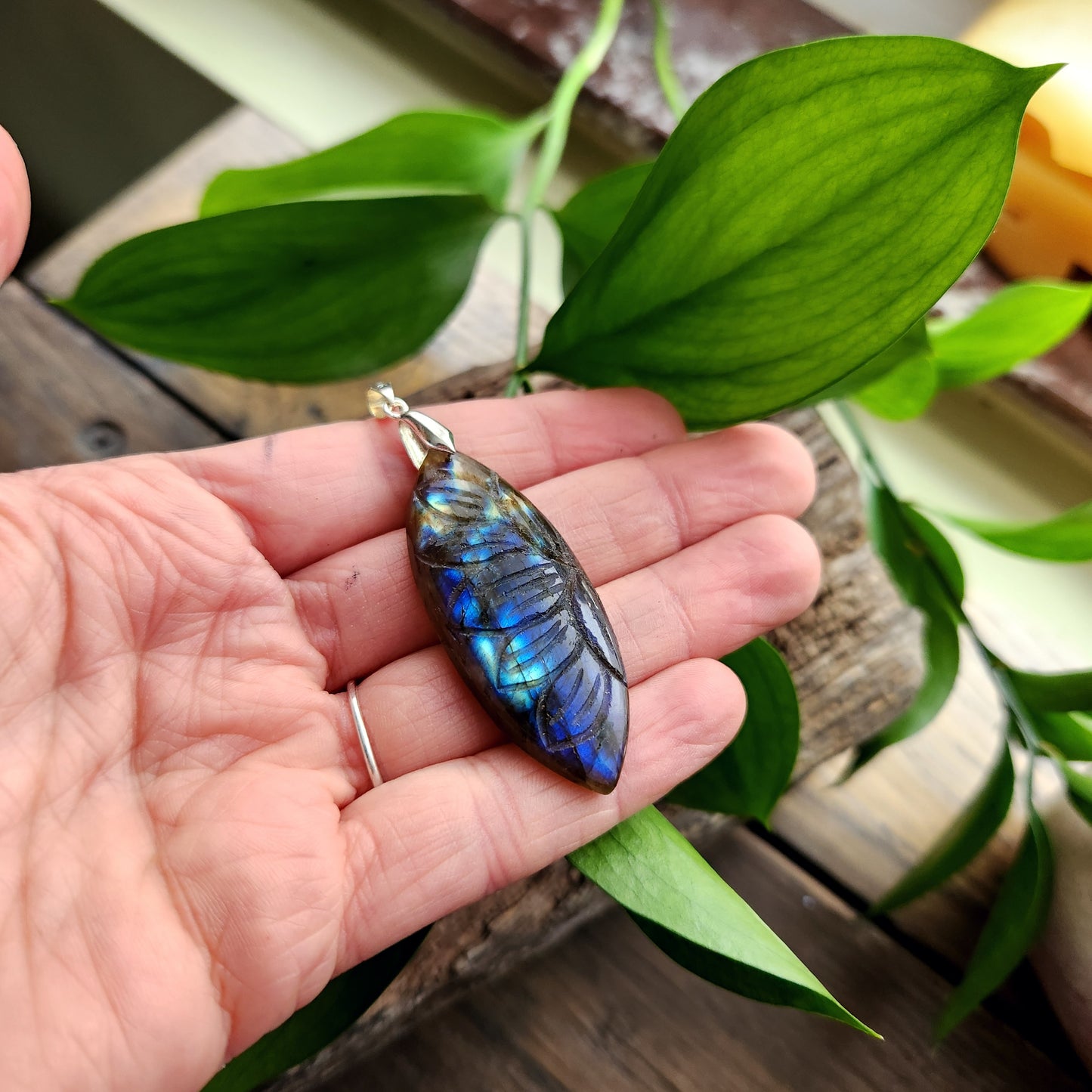 Pendentif en Labradorite sculptée - n°3