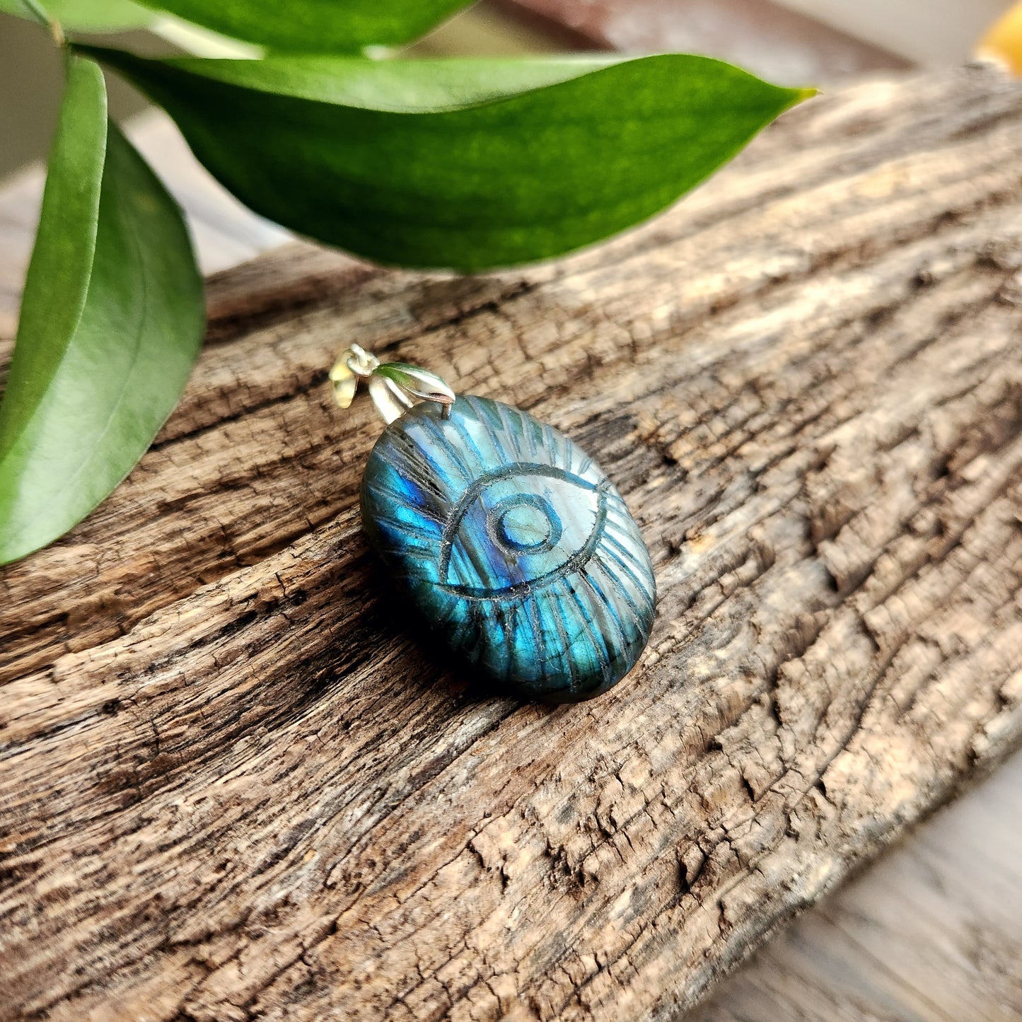 Pendentif en Labradorite sculptée - n°2