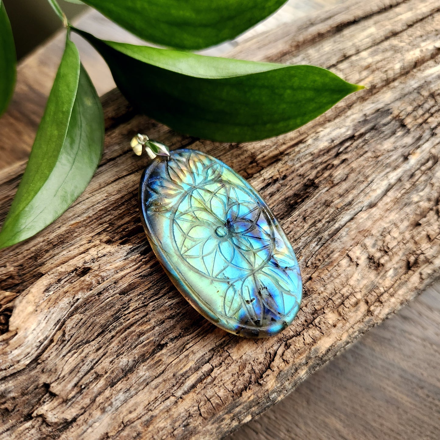 Pendentif en Labradorite sculptée - n°4