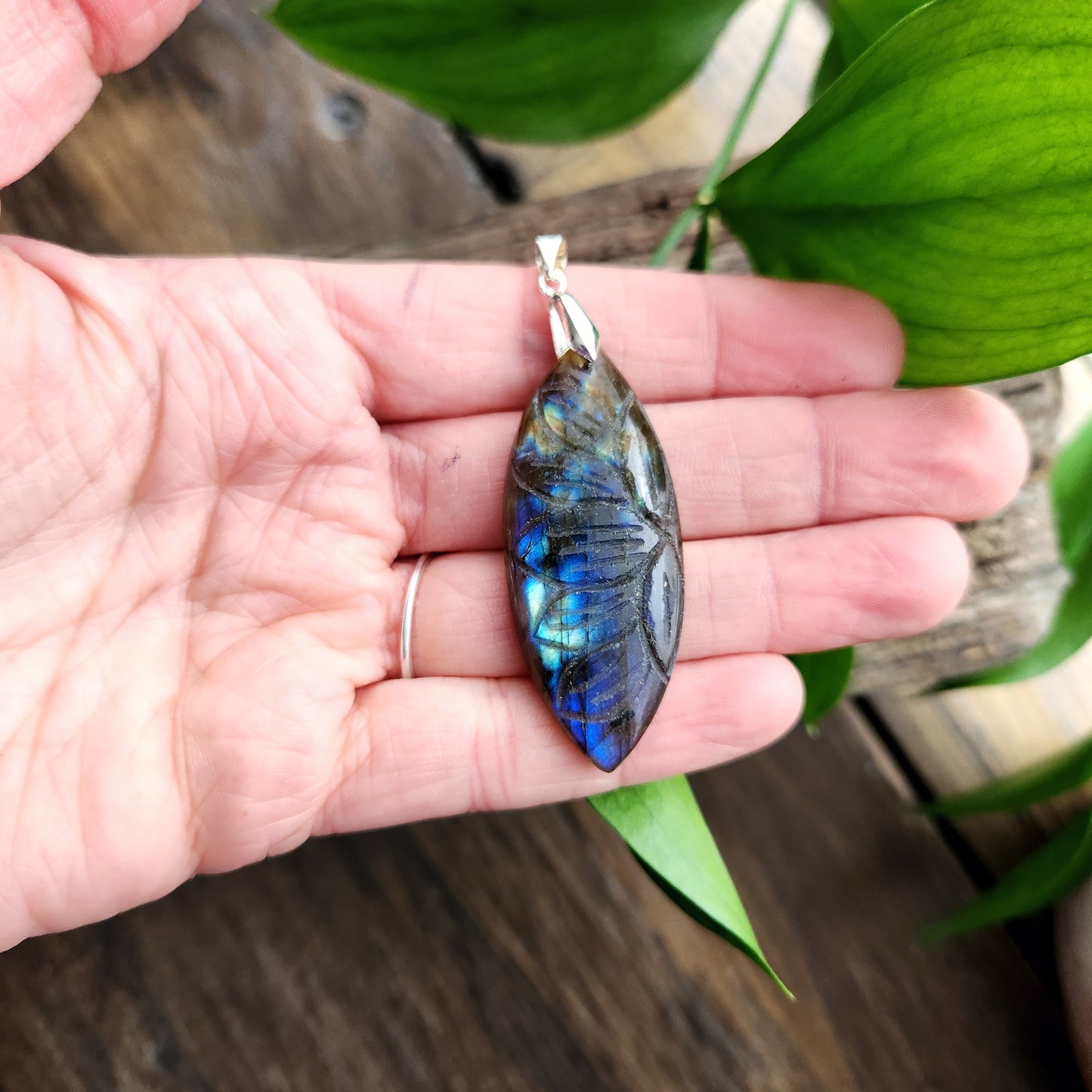 Pendentif en Labradorite sculptée - n°3