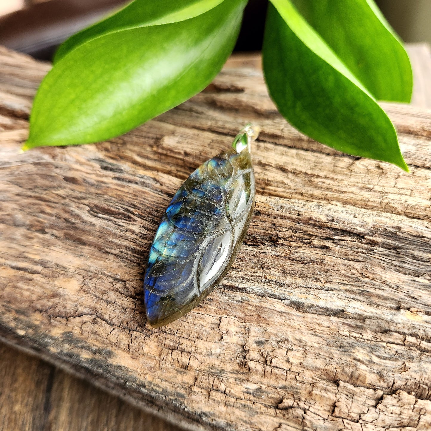 Pendentif en Labradorite sculptée - n°3