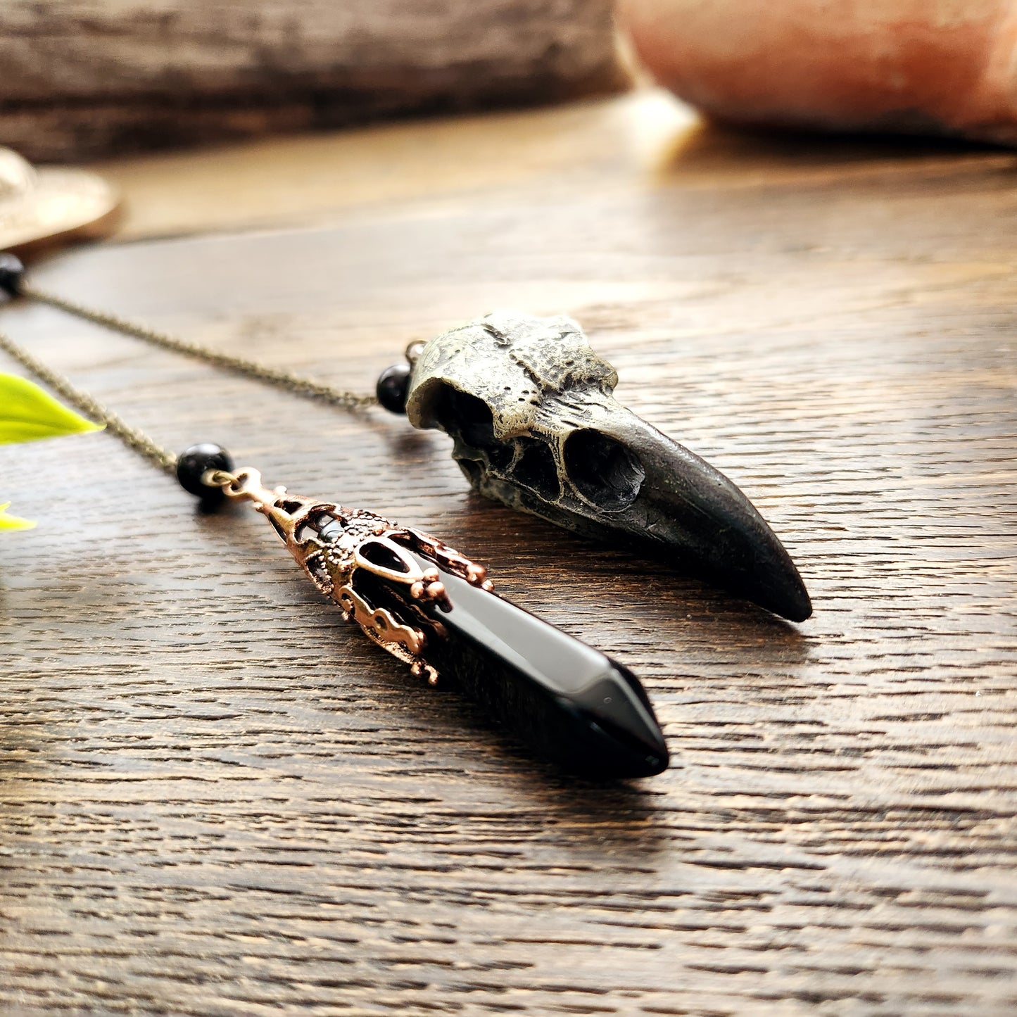 Pendule Crâne de corbeau en Obsidienne noire