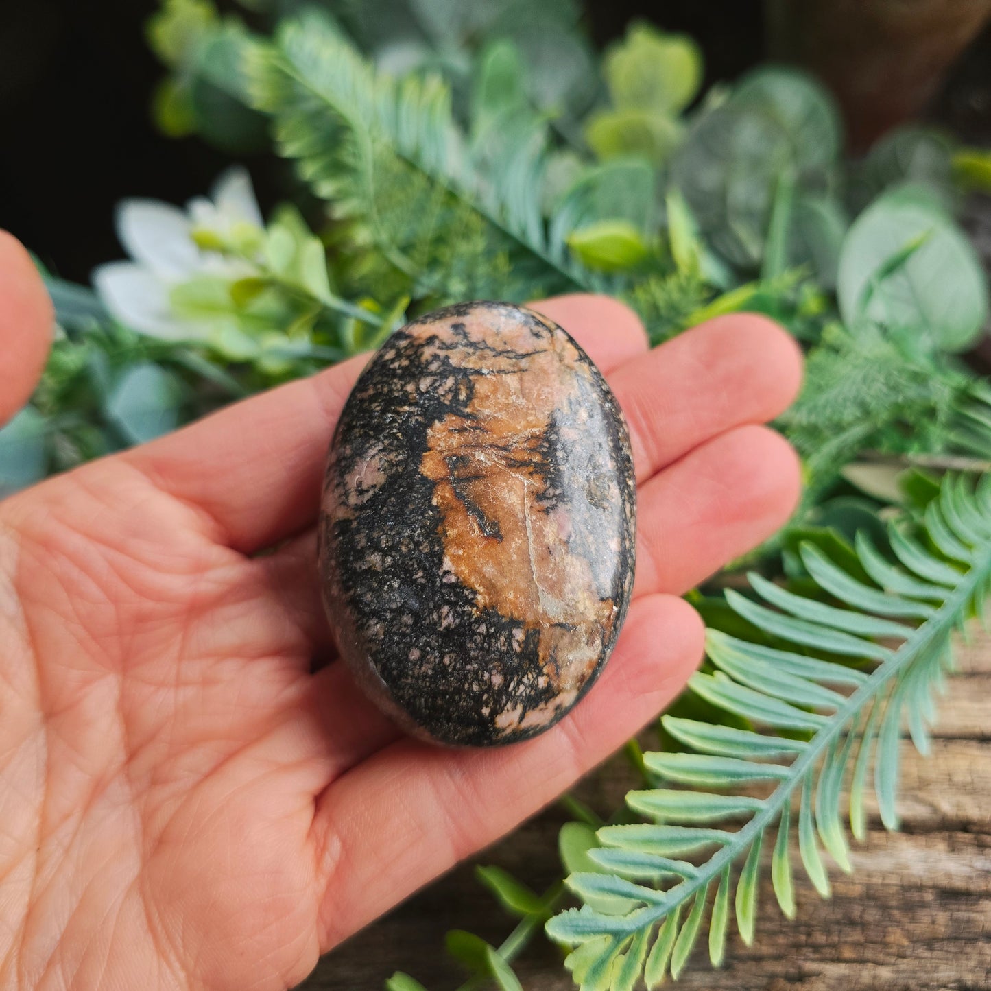 Galet en Rhodonite - n°2