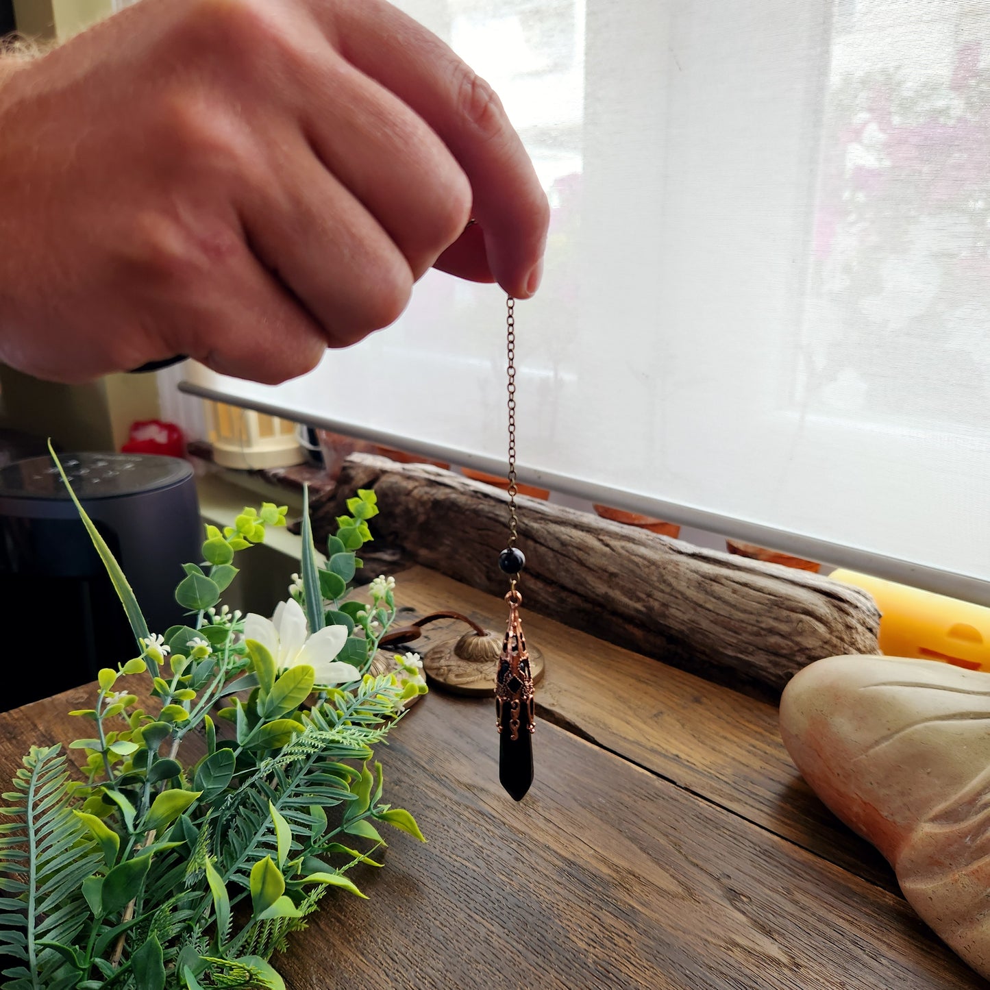 Pendule Crâne de corbeau en Obsidienne noire