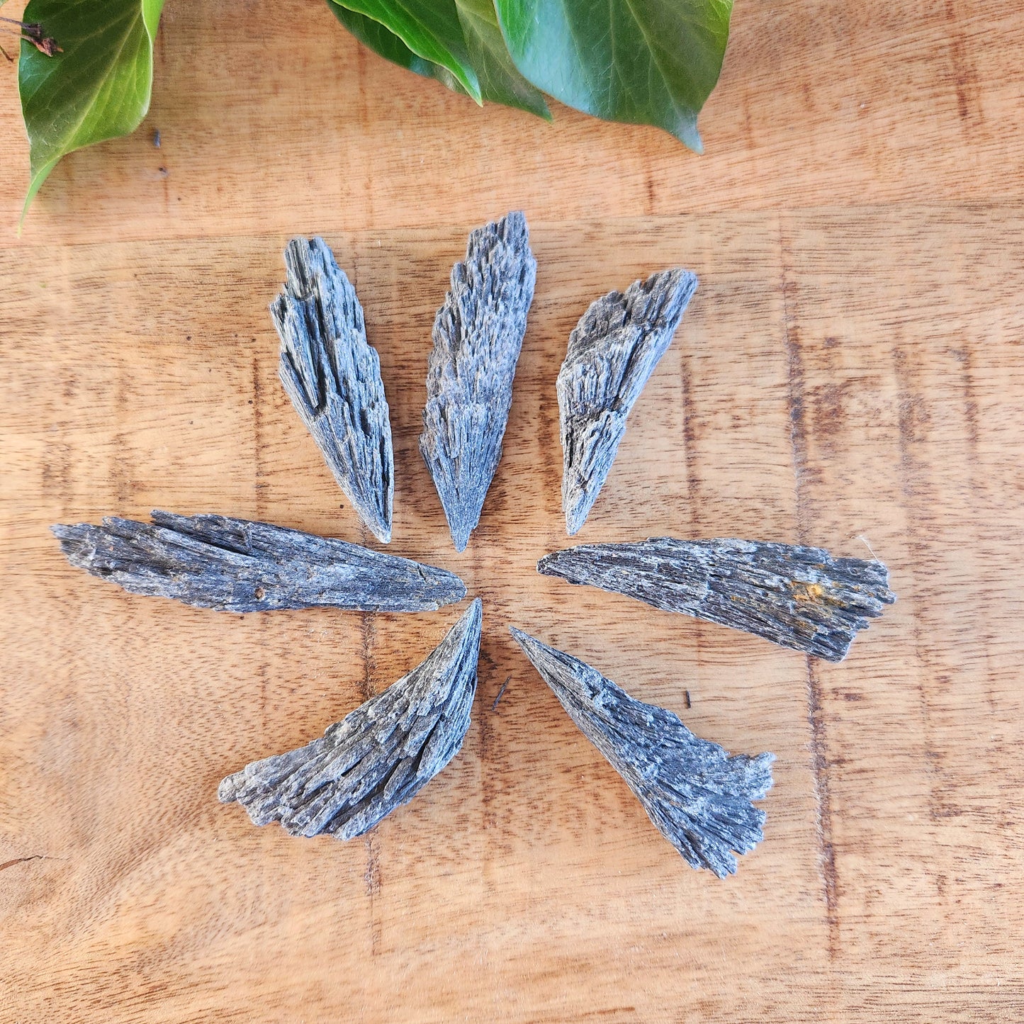 Cyanite noire brute - petite