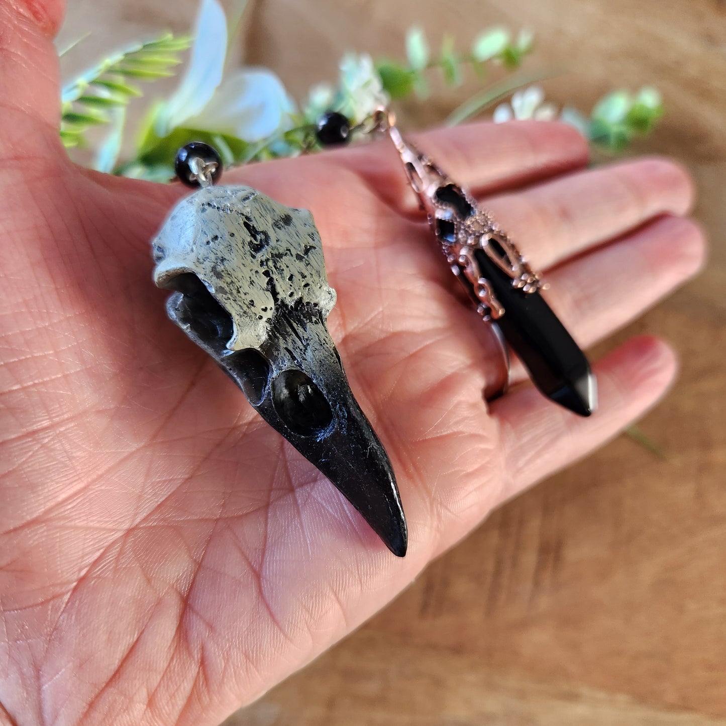 Pendule Crâne de corbeau en Obsidienne noire