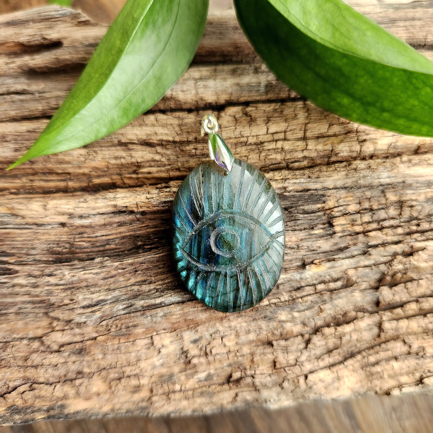 Pendentif en Labradorite sculptée - n°2