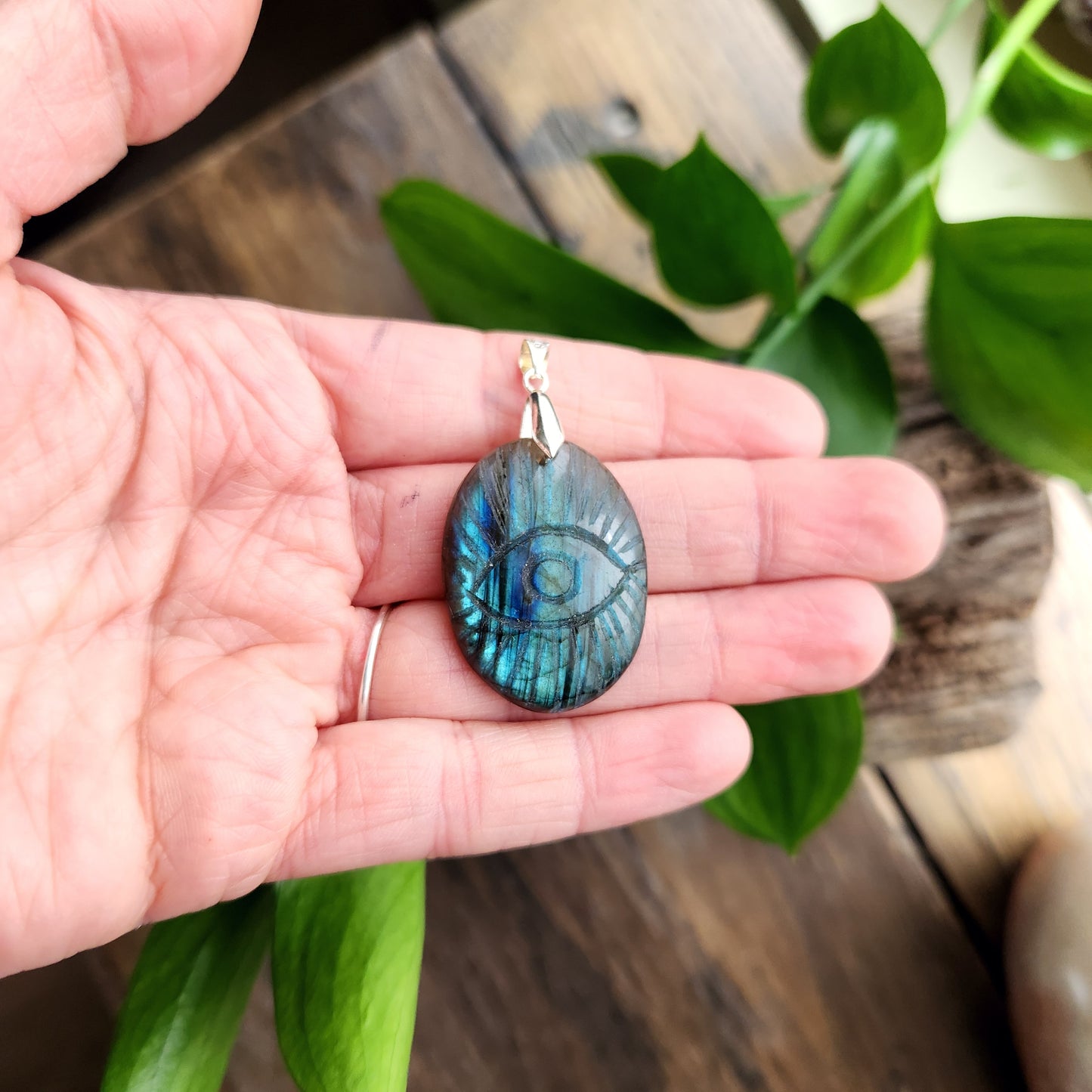 Pendentif en Labradorite sculptée - n°2