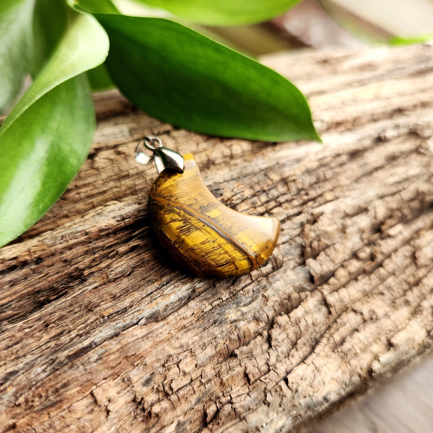 Pendentif lune en Œil de tigre - n°2