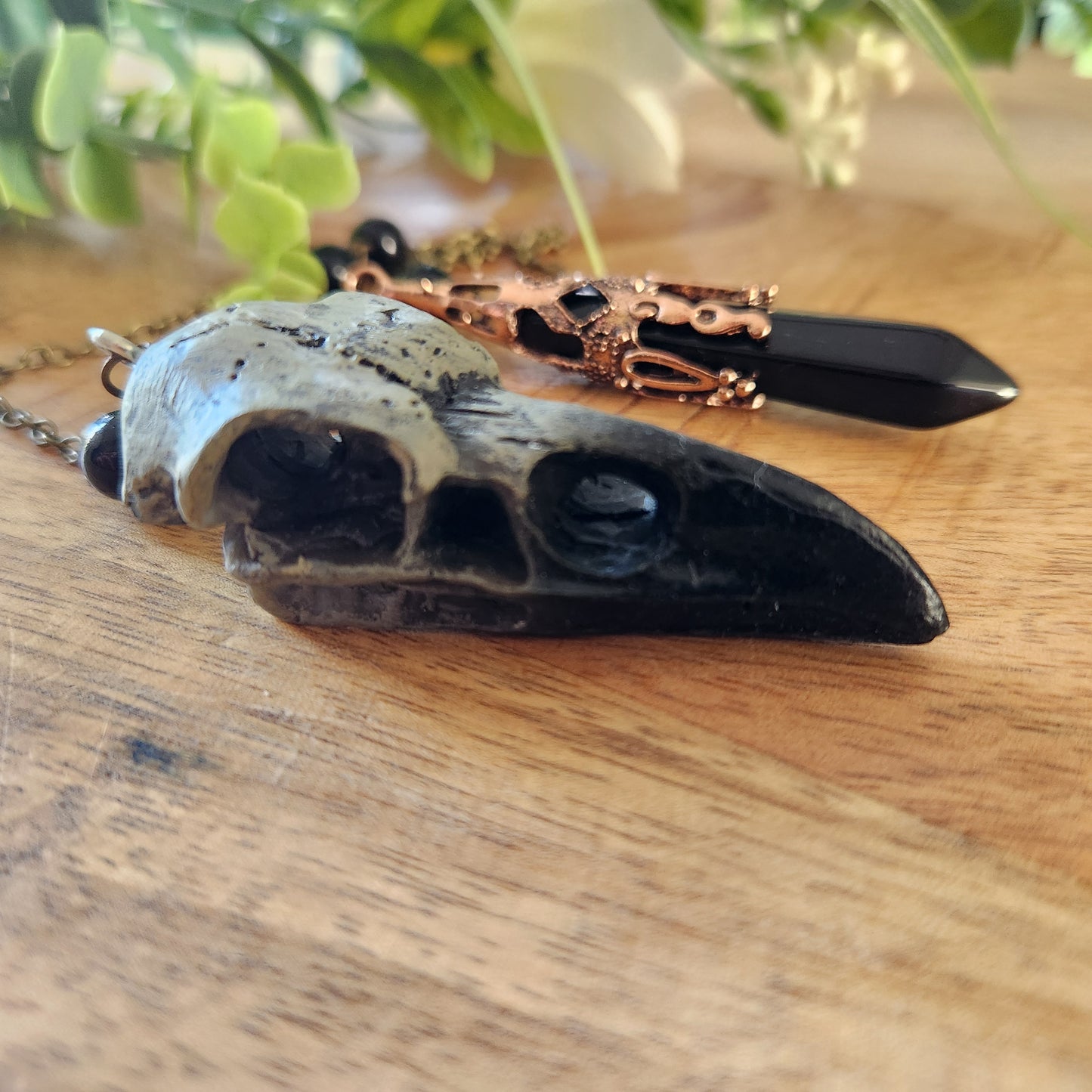 Pendule Crâne de corbeau en Obsidienne noire