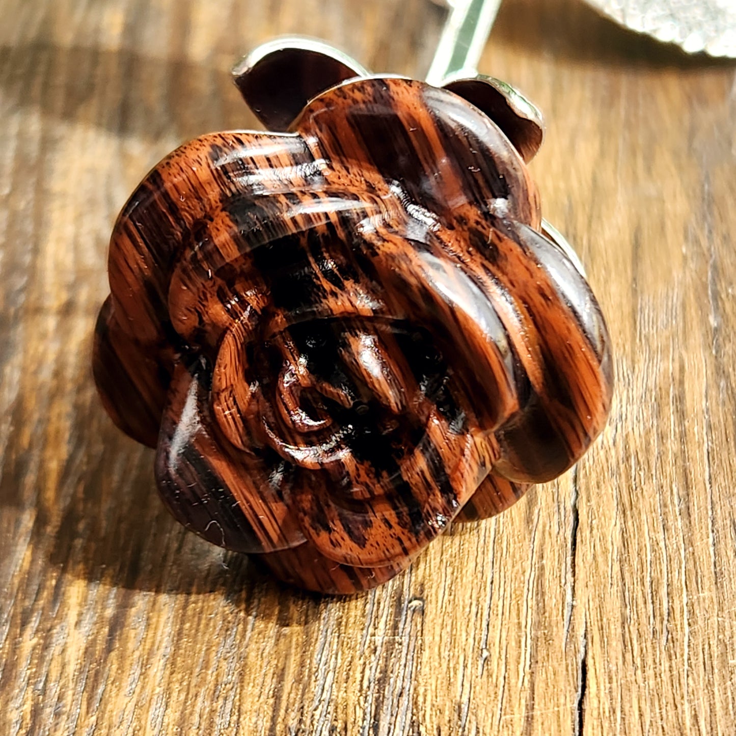 Rose en Obsidienne acajou