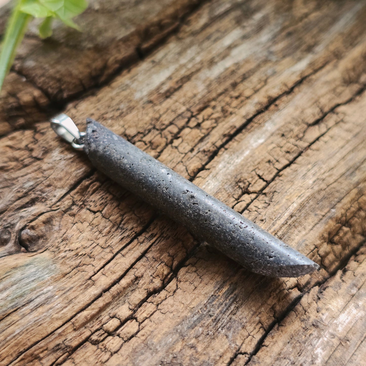 Pendentif Totem en Pierre de lave marine - n°1