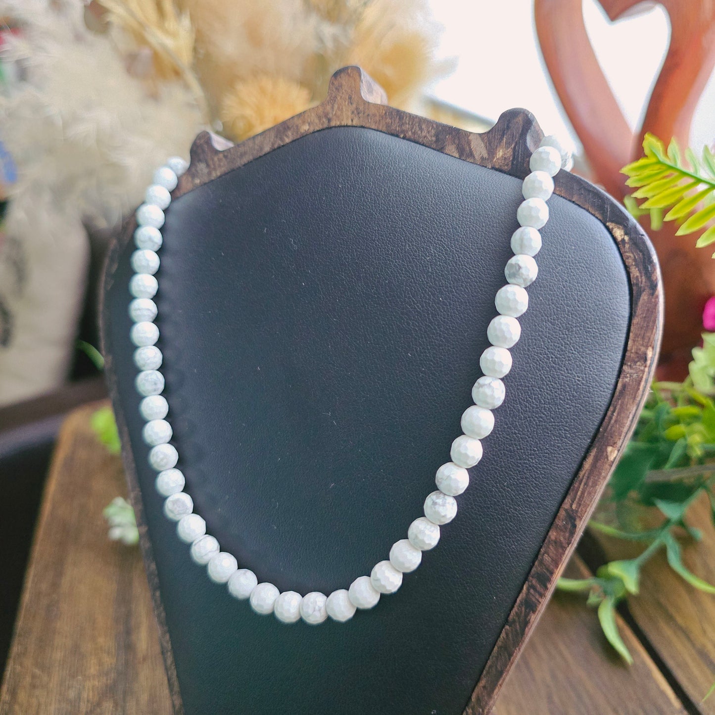 Collier en Howlite facettée