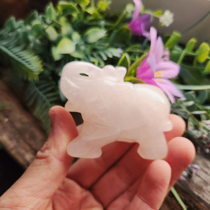 Sculpture d'Eléphant en Quartz Rose