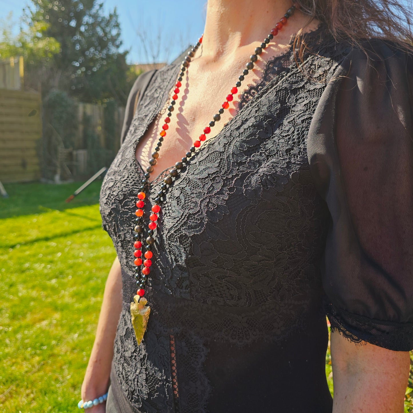 Mala Feu - Force vitale - Cornaline, Obsidienne noire et Bronzite - Pointe de flèche