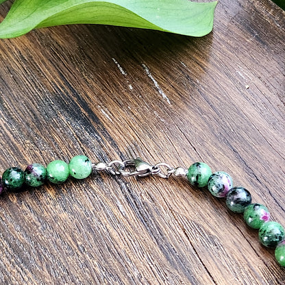 Collier en Rubis Zoïsite