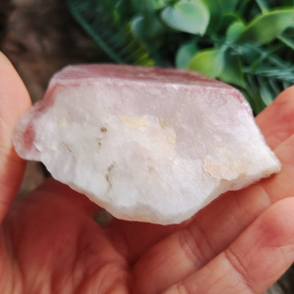 Pointe de cristal de Quartz rosé