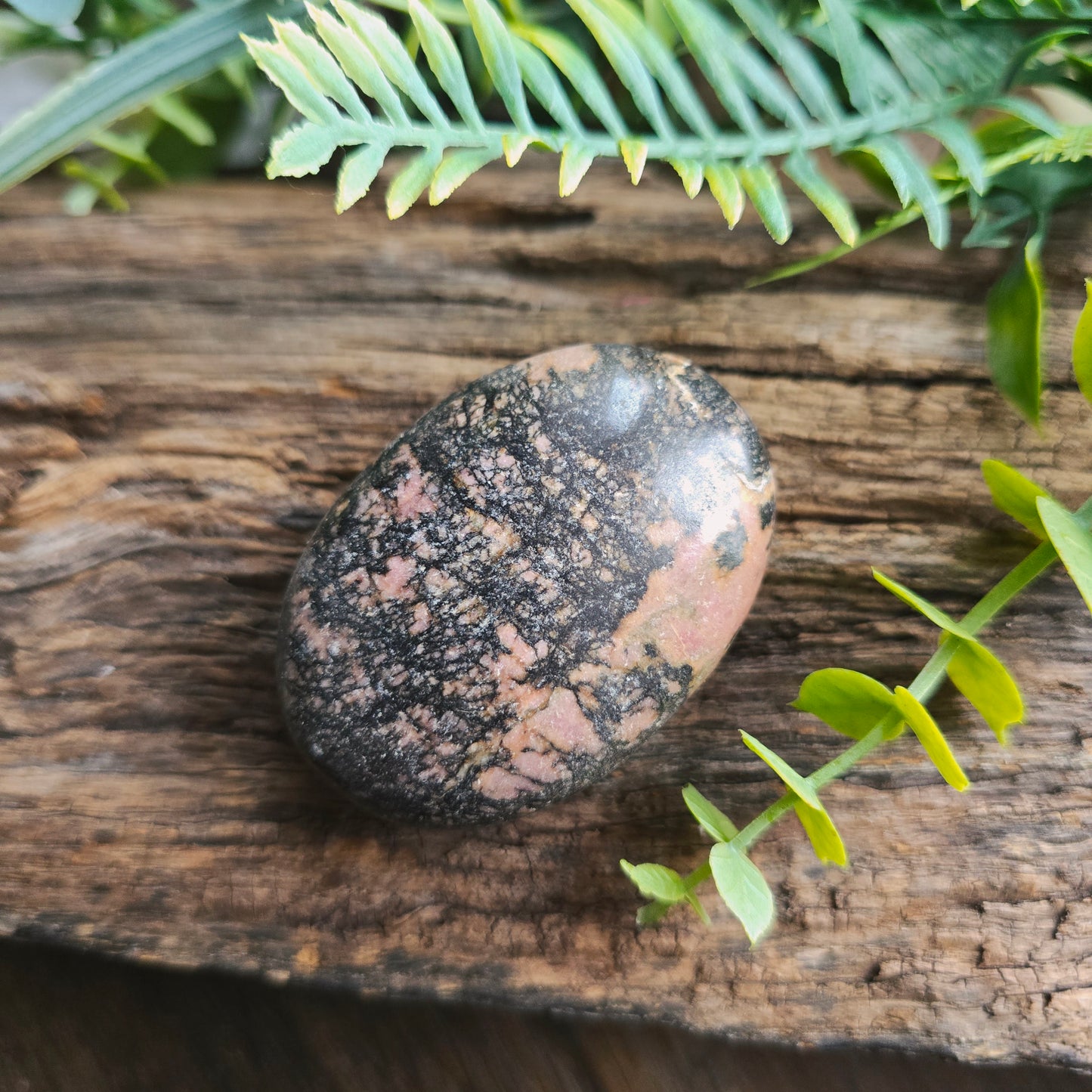 Galet en Rhodonite - n°2
