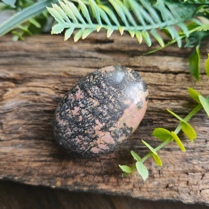 Galet en Rhodonite - n°2