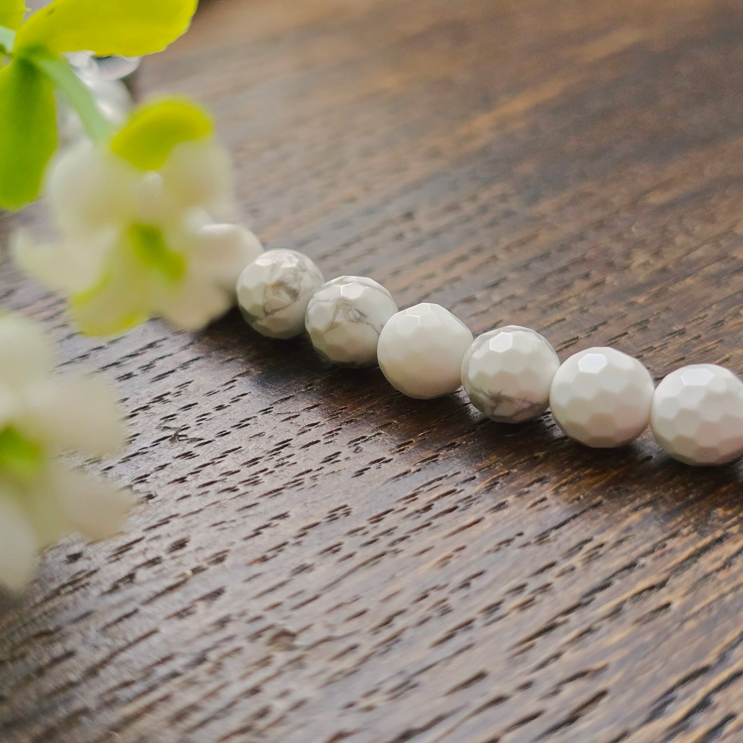 Collier en Howlite facettée