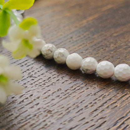 Collier en Howlite facettée