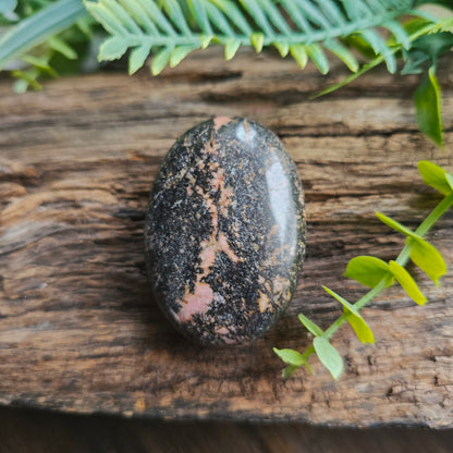 Galet en Rhodonite - n°3