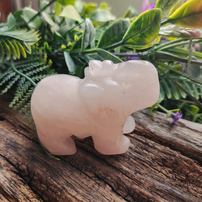 Sculpture d'Eléphant en Quartz Rose