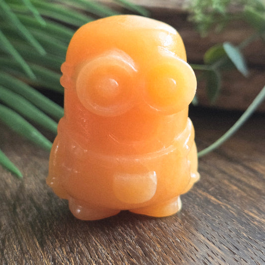 Minion en Calcite orange - 5,5cm