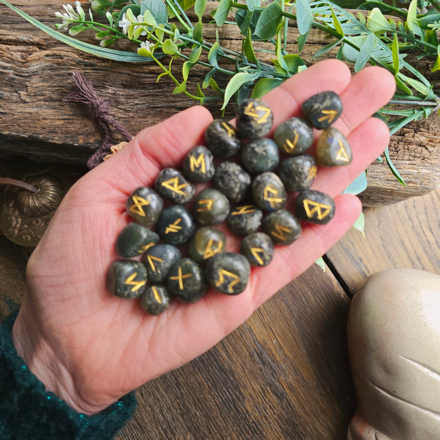 Runes en Labradorite