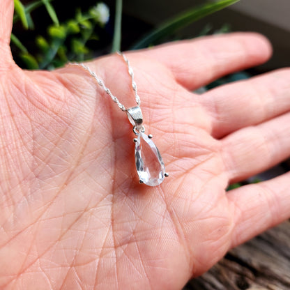 Pendentif en Quartz blanc facetté + chaîne Argent