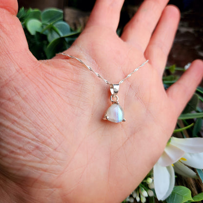 Pendentif en Pierre de lune facettée + chaîne Argent
