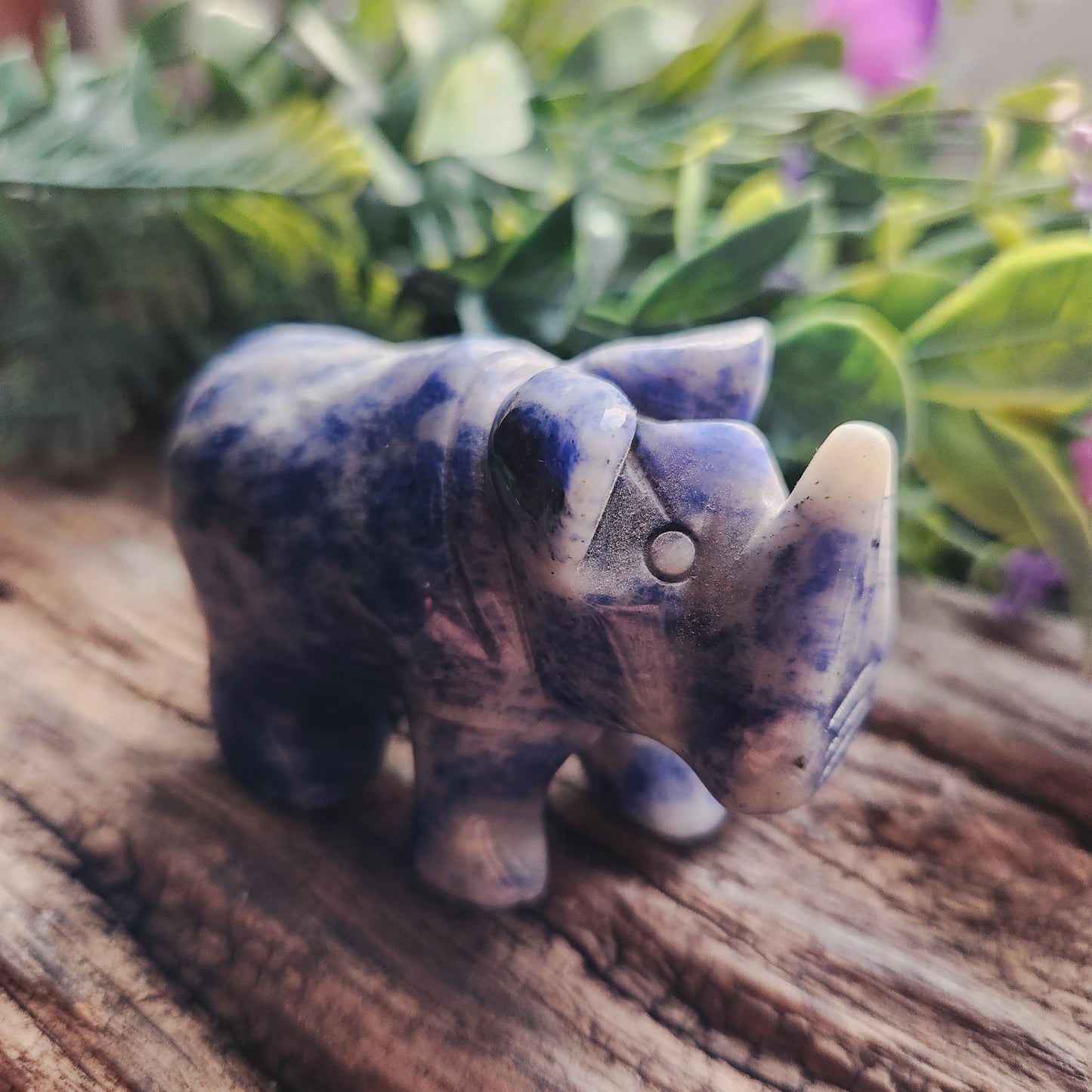 Sculpture de Rhinocéros en sodalite