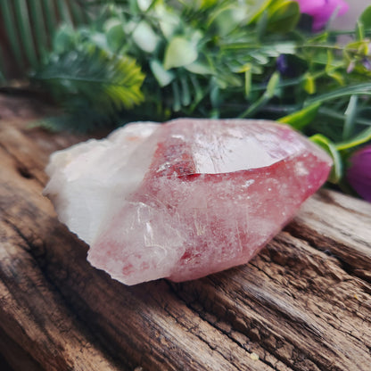 Pointe de cristal de Quartz rosé