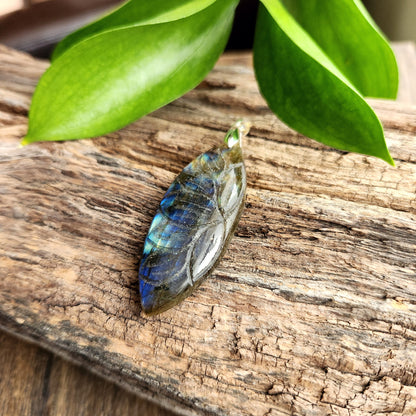 Pendentif en Labradorite sculptée - n°3