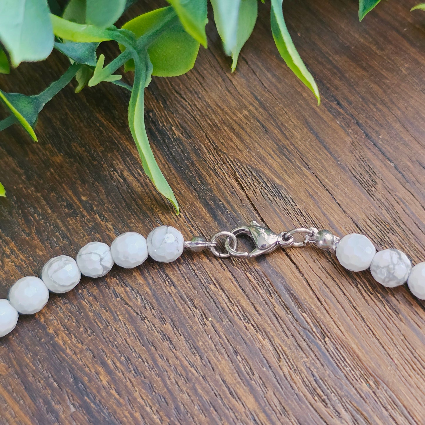 Collier en Howlite facettée