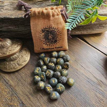 Runes en Labradorite