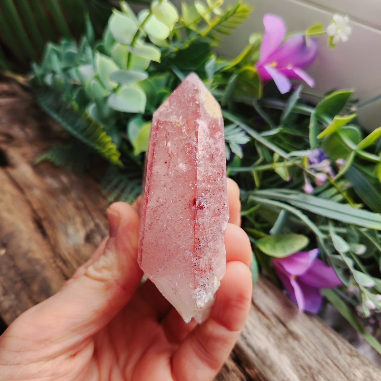 Pointe de cristal de Quartz rosé