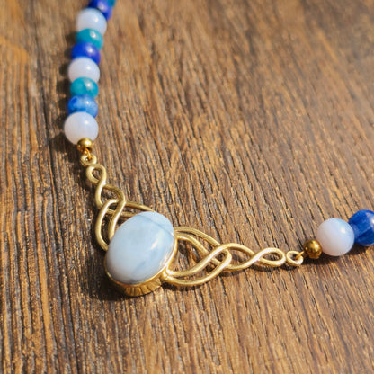 Collier "Valkyria" en Calcédoine, Cyanite et Apatite bleue