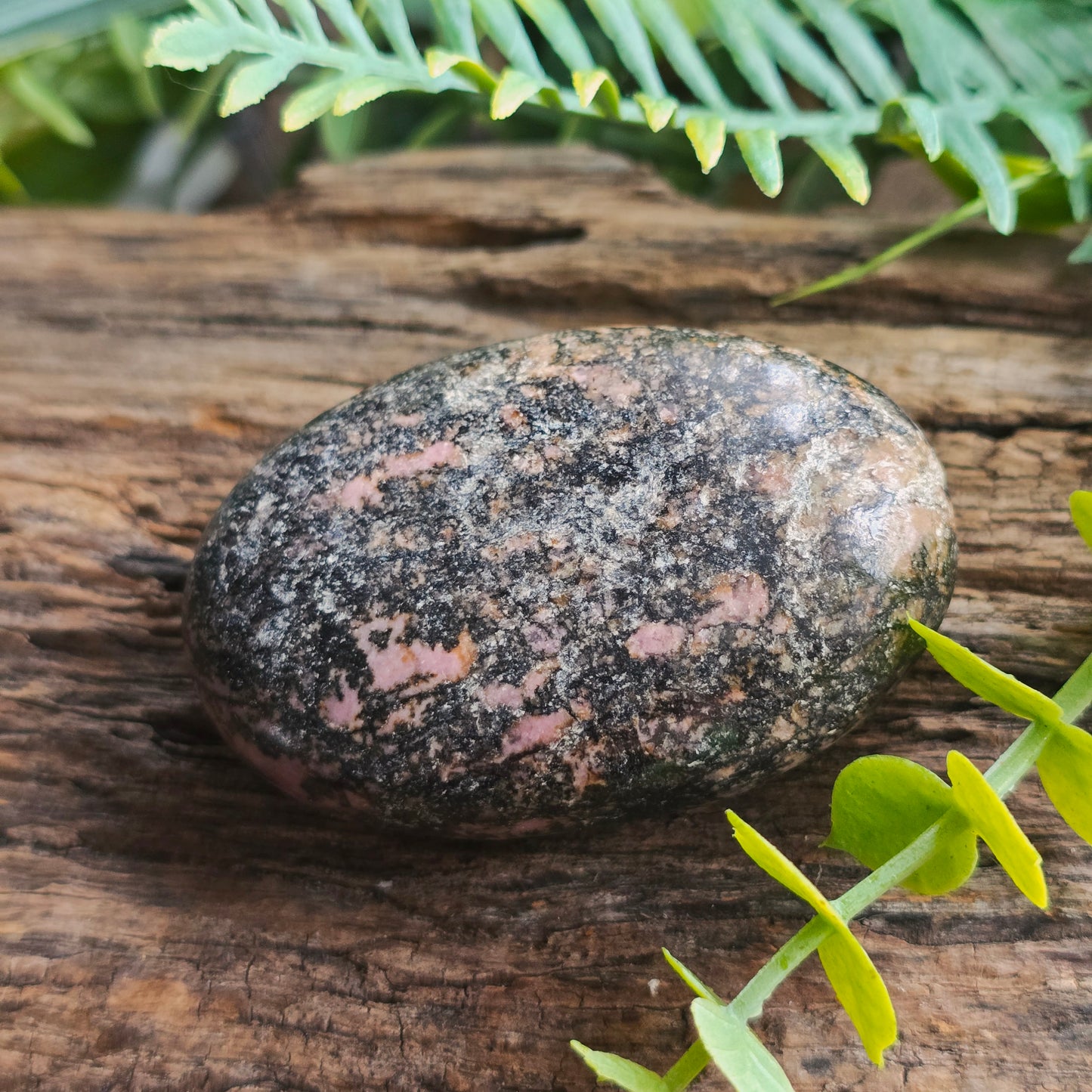 Galet en Rhodonite - n°1