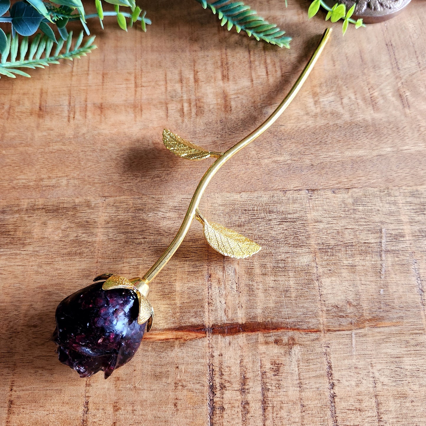 Rose en Grenat - tige dorée