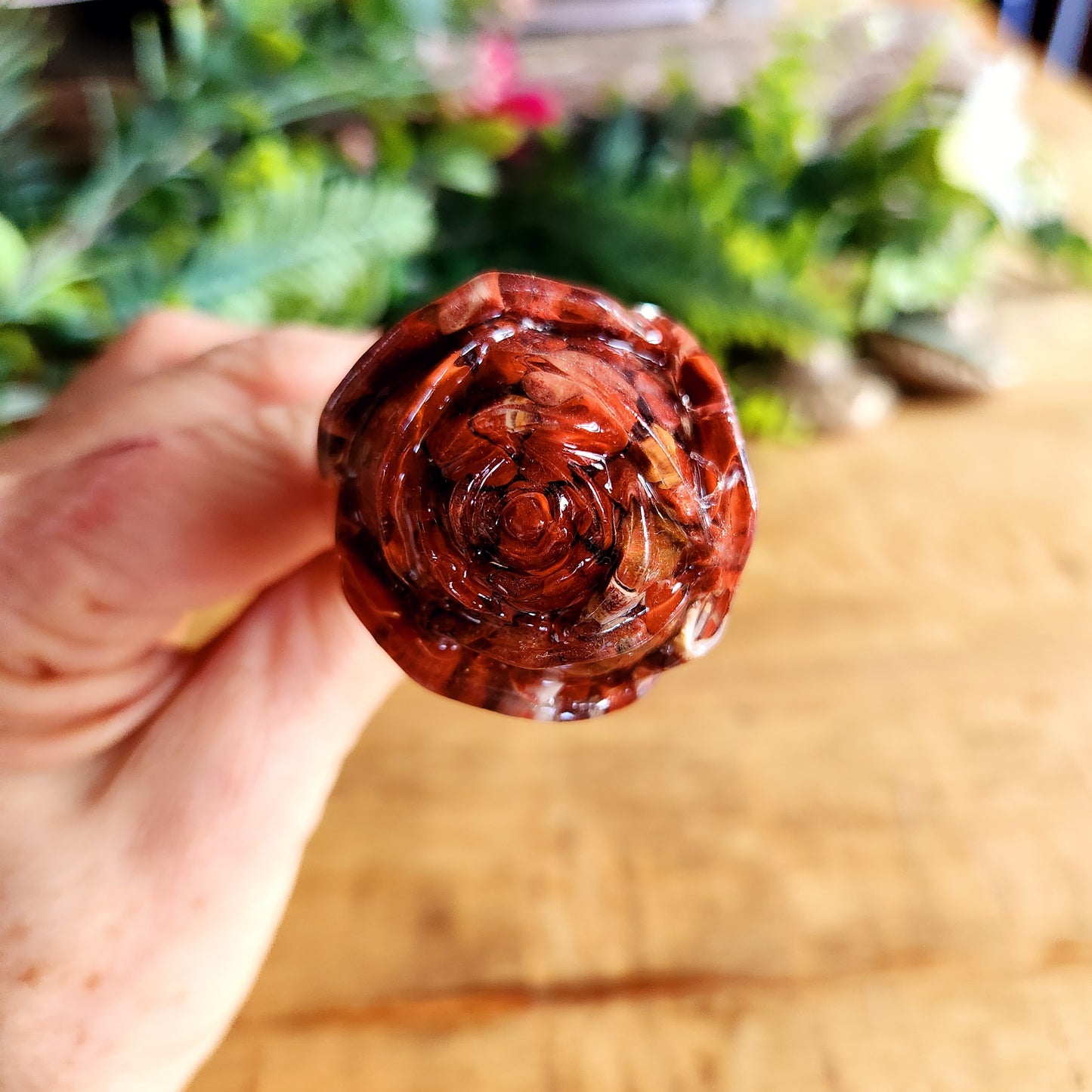 Rose en Jaspe rouge - tige dorée