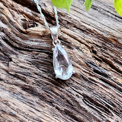 Pendentif en Quartz blanc facetté + chaîne Argent