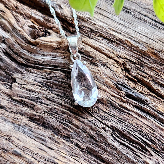 Pendentif en Quartz blanc facetté + chaîne Argent