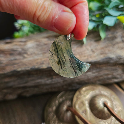 Pendentif lune en Préhnite - n°2