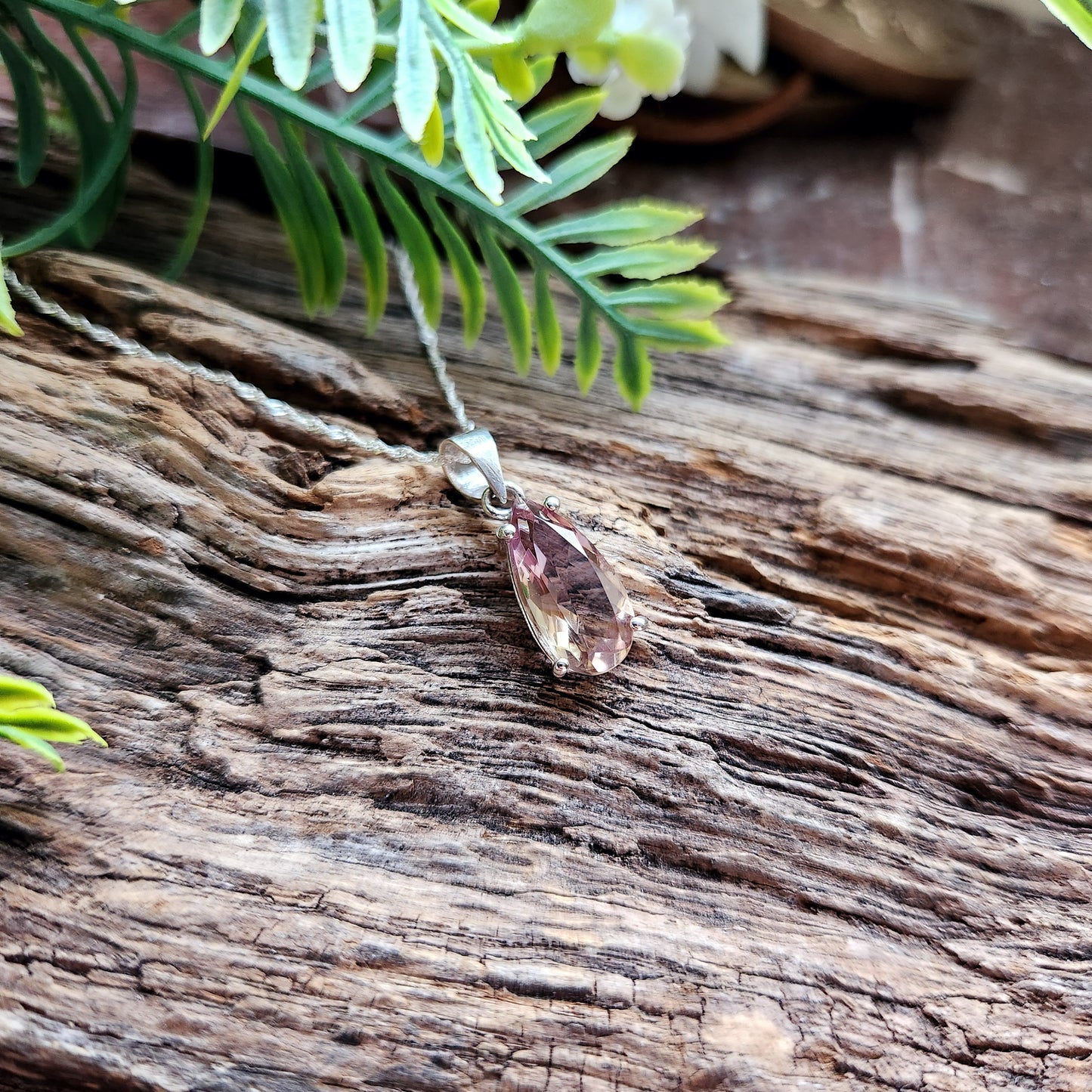 Pendentif en Améthyste rose facettée + chaîne Argent