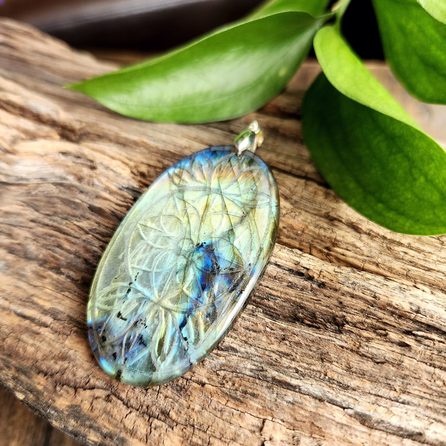 Pendentif en Labradorite sculptée - n°4